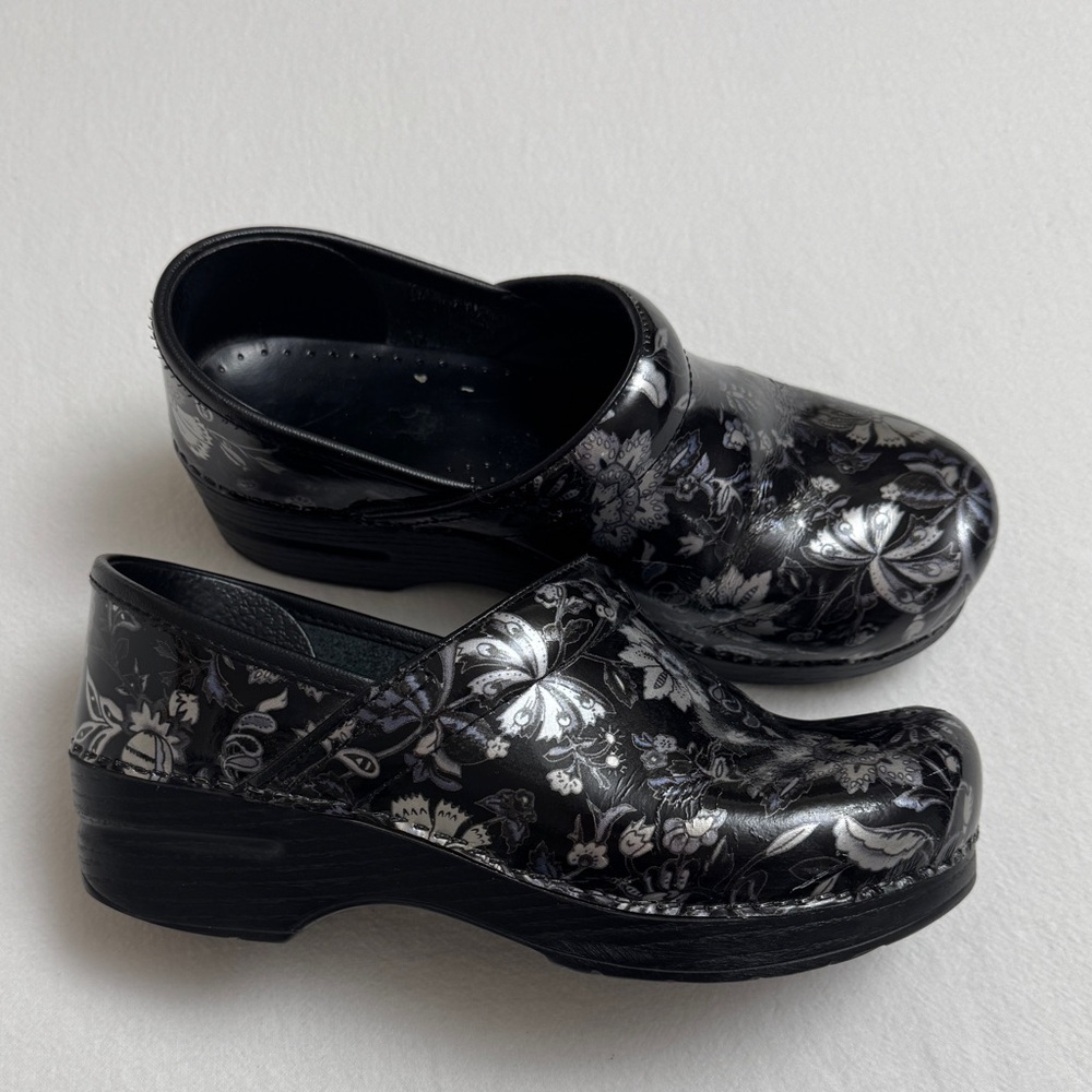 Dansko Black Floral Metallic Print Patent Leather Clogs Size 37 US Size 6.5 - 7